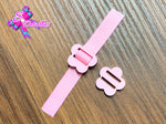 PL0006 - Pasa Listón Acrílico de 2cm x 2cm - Flor Rosa (Abertura de 1 cm)