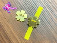 PL0004 - Pasa Listón Acrílico de 2,5cm x 2,5cm - Flor Dorada (Abertura 1 cm)