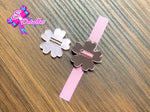 PL0003 - Pasa Listón Acrílico de 2,5cm x 2,5cm - Flor Rosada Cristal (Abertura 1 cm)
