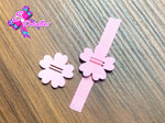 PL0002 - Pasa Listón Acrílico de 2,5cm x 2,5cm - Flor Rosada (Abertura 1 cm)